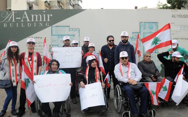 تجمّعات منقسمة بين مؤيد ورافض لعودة النازحين.. متظاهر يقول: «يفل رئيس الجمهوريّة... بدّي اللاجئين كلّن يضلو»