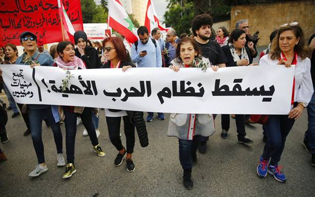 إيجابية من الثنائي الشيعي وعون وباسيل مع سمير الخطيب
تساؤلات تُـغـلّــف ضبابية الحريـري : ماذا ينــتــظر؟