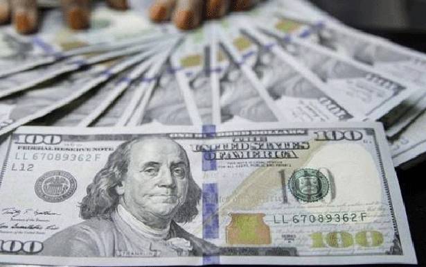 الدولار قرب أدنى مُستوى في شهر