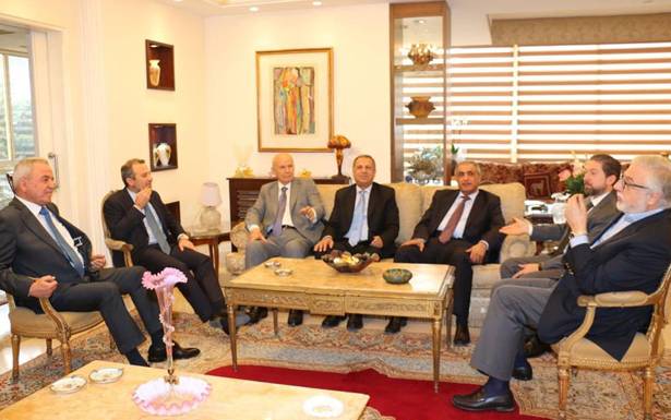 «اللقاء التشاوري» : الدولة منهوبة وليست مفلسة