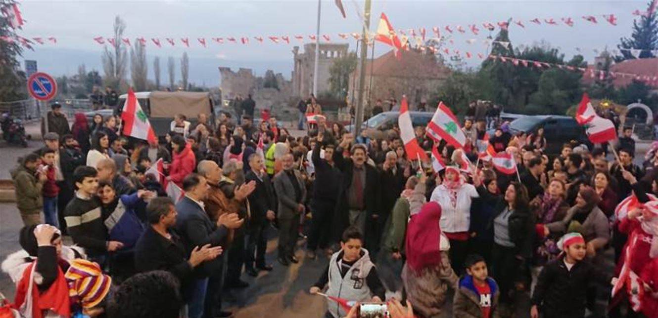 حراك بعلبك واصل وقفته الإحتجاجية في ساحة المطران