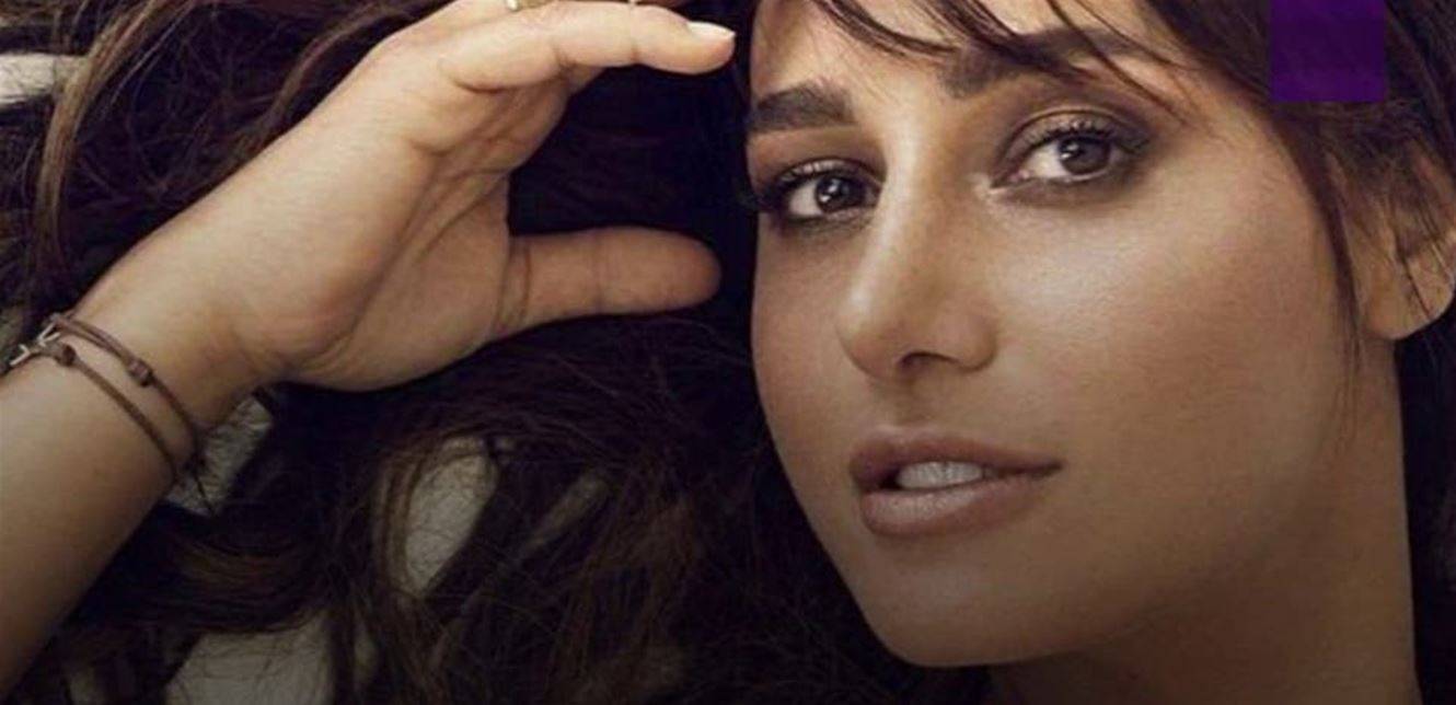 فنانة قديرة تهاجم حلا شيحا.. "عليها أن تلتزم بملابسها"!
