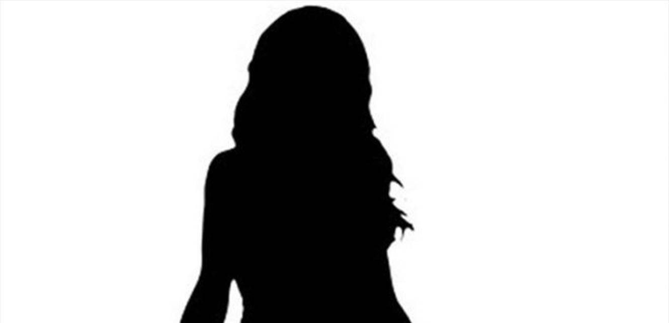 ممثلة مصرية شهيرة تثير الجدل.. هل خلعت حجابها؟ (صورة)