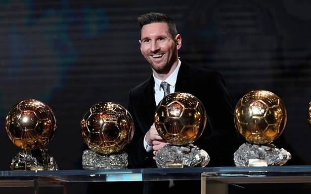 برشلونة يتحرك لتأخير اعتزال نجمه الأرجنتيني