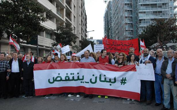 المخاوف من انفجار اجتماعي تتعاظم مع تفاقم الأزمتين الماليّة والإقتصاديّة