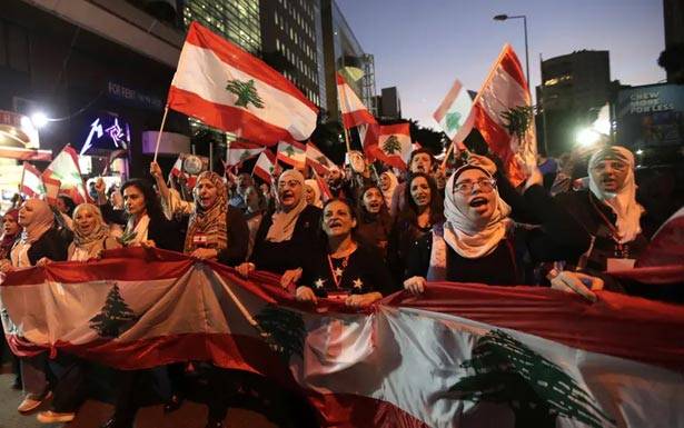 أطراف السلطة يُصرّون على إعادة إنتاج نظام المحاصصة :
تجاهل لمطالب الحراك ... وتعمّد دفع البلاد نحو الفوضى والإفلاس!