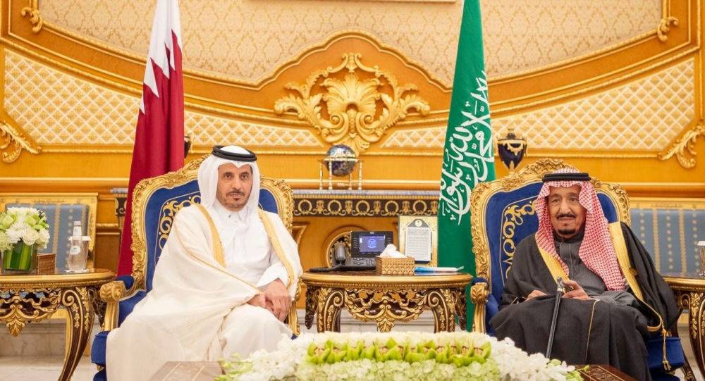 "أغضبت السعوديين"... شقيق أمير قطر يحذف تغريدة عن الملك سلمان