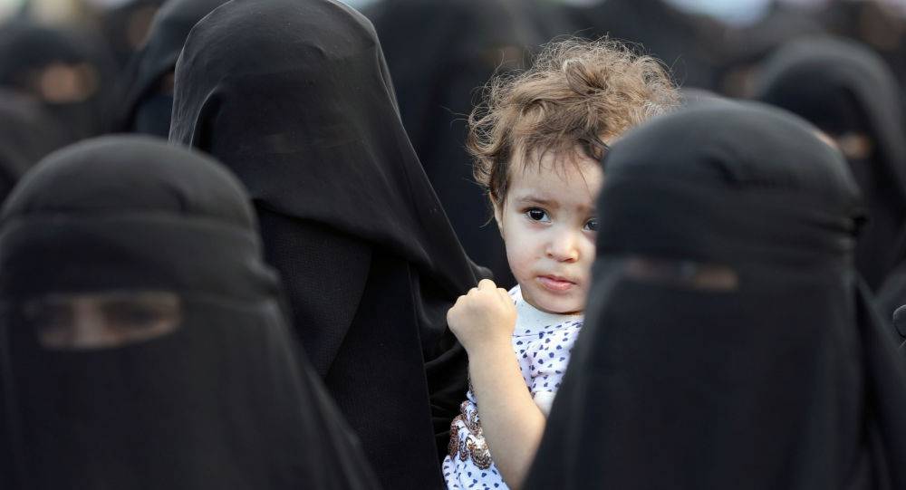 "إثارة الاختلاط بين الرجال والنساء"... مقطع مصور يثير ضجة في السعودية