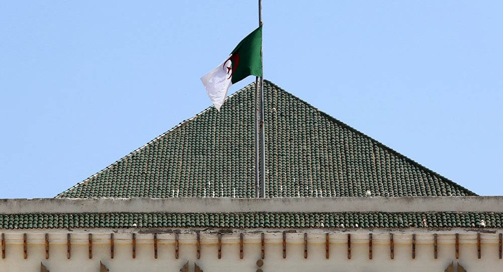 الادعاء الجزائري يطلب السجن 20 عاما لرئيسي حكومة سابقين