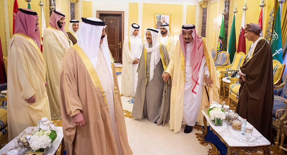 القمة الخليجية تدعو إلى وحدة مالية ونقدية بحلول 2025