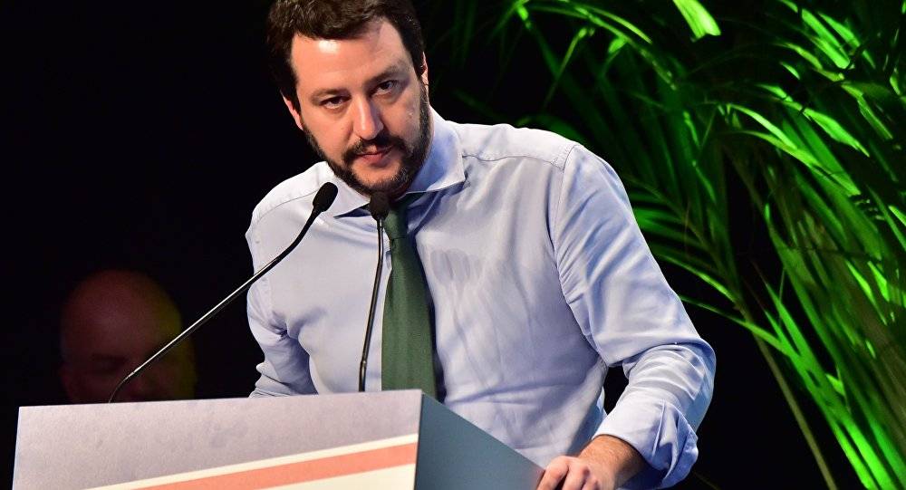 صحيفة: زعيم المعارضة بإيطاليا يصعد عداءه للمهاجرين لمستوى جديد