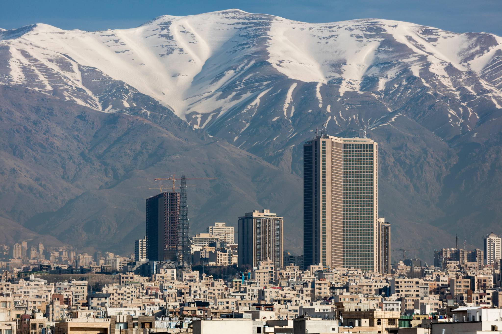جندي يقتل 3 شرطيين في إيران