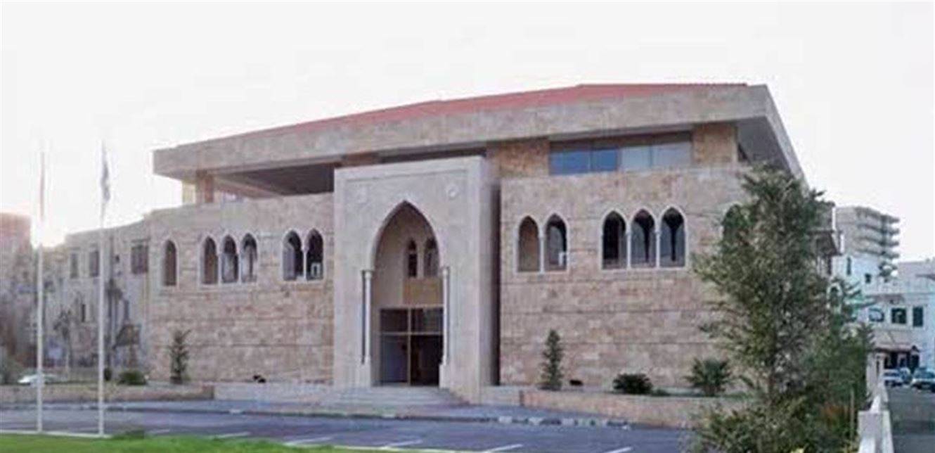 اعضاء بلدية الميناء يطالبون رئيسهم بالاستقالة