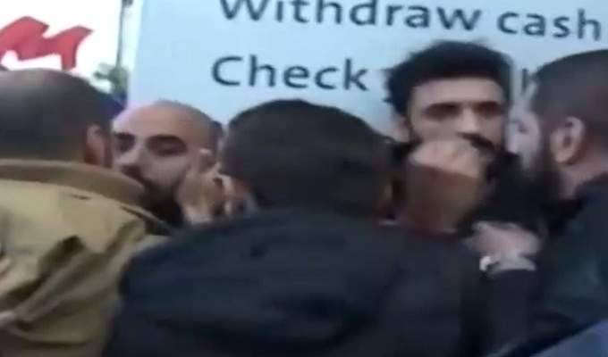 أحد المتظاهرين في جل الديب حاول احراق نفسه