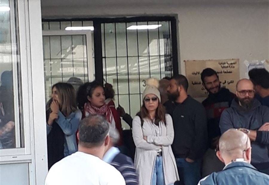 اعتصام أمام مصلحة تسجيل السيارات في جونية