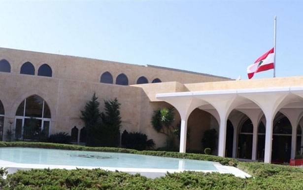 بعبدا : ليس صحيحاً أن المجتمع الدولي متمسّك بشخص لرئاسة الحكومة
ما يهمّه تشكيل الحكومة لتبدأ تضخّ القروض والمساعدات