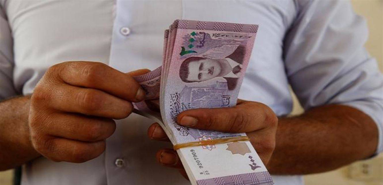 أزمة الدولار تابع.. لهذا السبب كان يهرّب 20 مليون ليرة سورية يومياً إلى لبنان!
