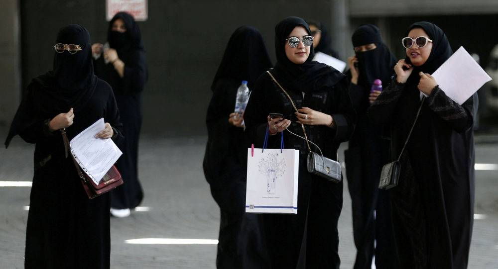 صحيفة: السعودية تقرر وقف مئات المشاريع
