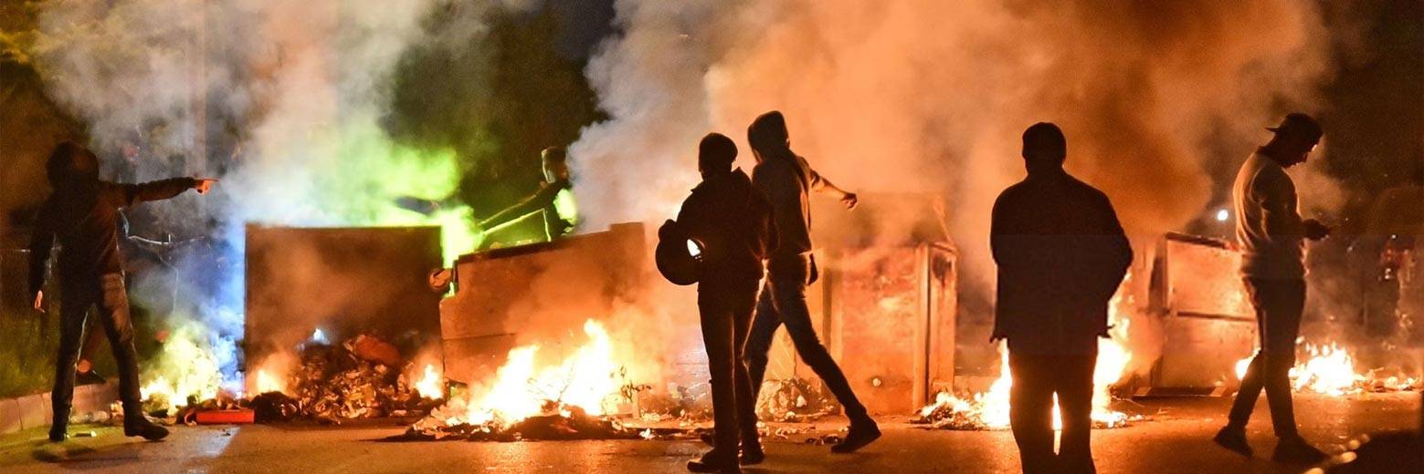 أعنف إنذار فرنسي ضد الطبقة السياسية اللبنانية : مجموعة فاسدين وسارقين
إعطاء مهلة وإذا حصلت ثورة شعبية فممنوع قمعها والرد الفرنسي والاوروبي عنيف
الخارجية الأميركية تنذر لبنان في حال عدم الإصلاح بعقوبات شديدة جدا