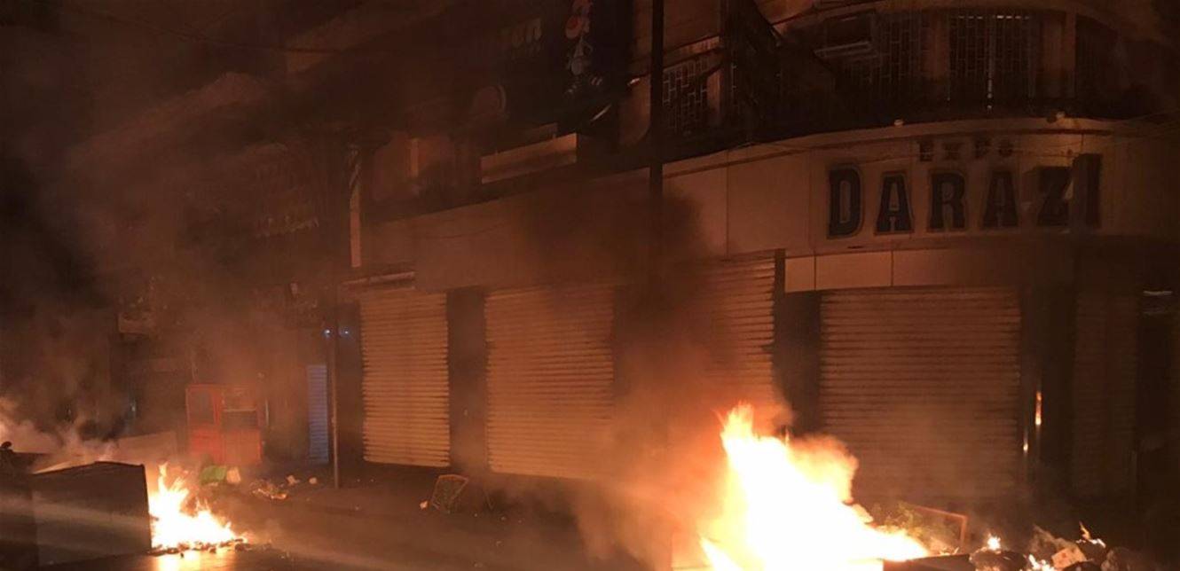 تحطيم خيم في ساحة ايليا ليلا.. والمدارس أقفلت أبوابها