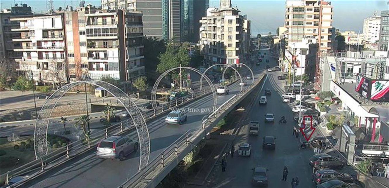 وسقطت السيارة عن جسر ساحة انطلياس.. هذا ما جرى (صور)