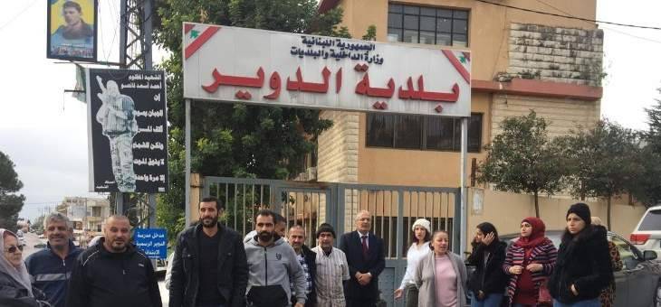 اعتصام امام مبنى بلدية الدوير احتجاجا على التقنين القاسي للتيار الكهربائي
