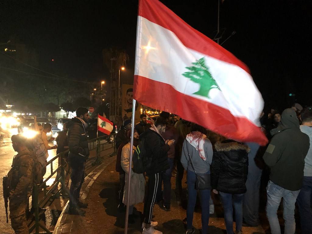 دياب يتجاوز «مطب» «الميثاقية» ولا يريد حكومة «مواجهة»... فهل يصمد امام «التهويل»؟
الحريري لا «يكسر الجرة» ويرفض تسمية سلام... «يناور» في «الشارع» «ويترقب» التأليف
اطراف «التسوية» يتعهدون تسهيل مهمة الرئيس المكلف وترقب لموقف هيل من «التكليف»
