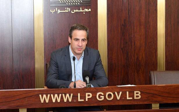 معوض : على الحريري أن يخرج من سياسة أنا أو لا احد