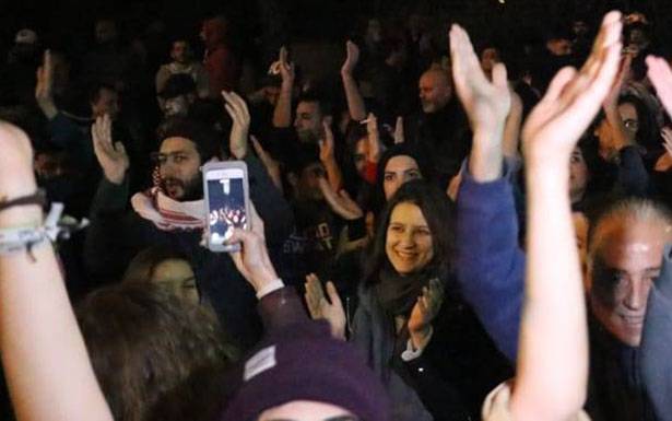 الحريري بلا غطاء مسيحي...القوات والنواب الخارجون من سرب باسيل خذلوه