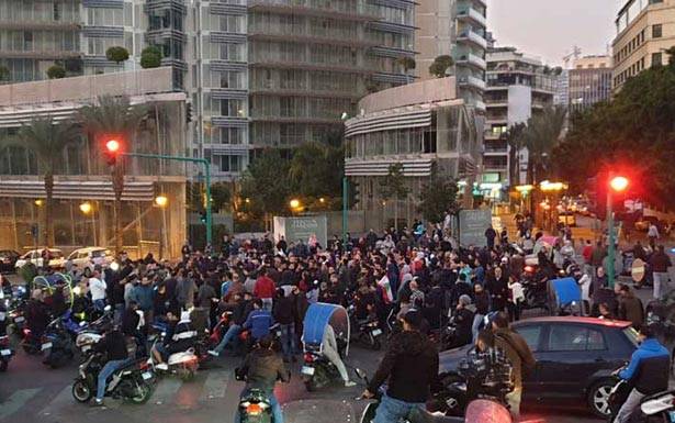 تجمّعات أمام دار الفتوى.. وتوقيف محرّض على الشغب في صيدا رفع مجسمات لقبضة الثورة في راشيا وحاصبيا