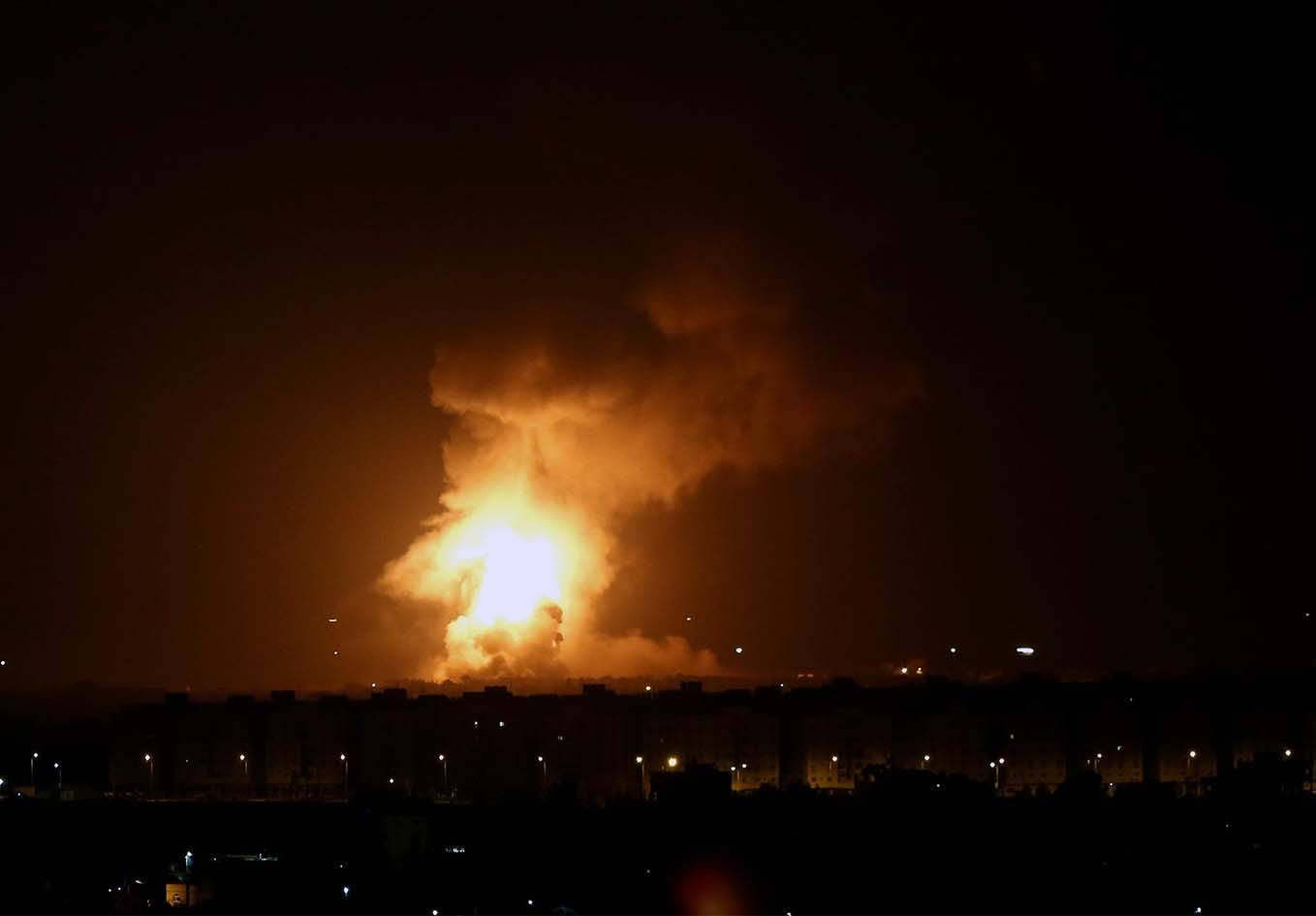 العراق: صواريخ تستهدف السفارة الأميركيّة في بغداد
البرلمان يُلزم الحكومة بإلغاء الإتفاقيّة الأمنيّة مع واشنطن
