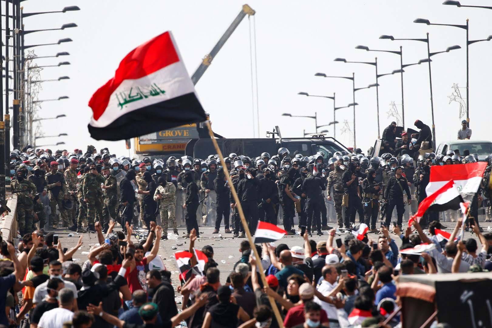 تحركات داخل البرلمان العراقي لعزل رئىس الجمهورية...
القوات الاميركية تستنفر بعد هجوم على معسكر كركوك