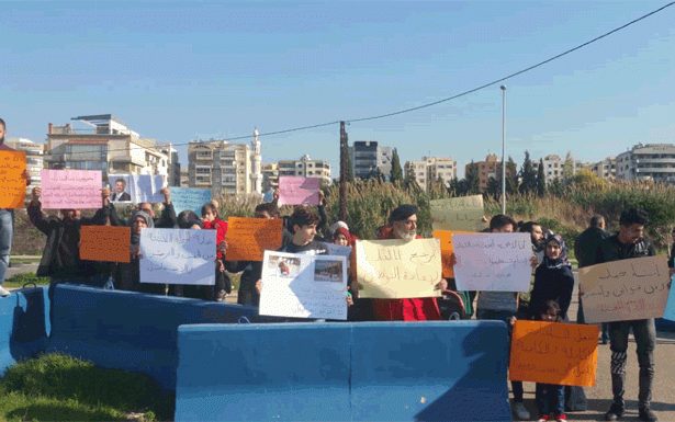 اعتصام لسوريين أمام مفوضيّة النازحين
