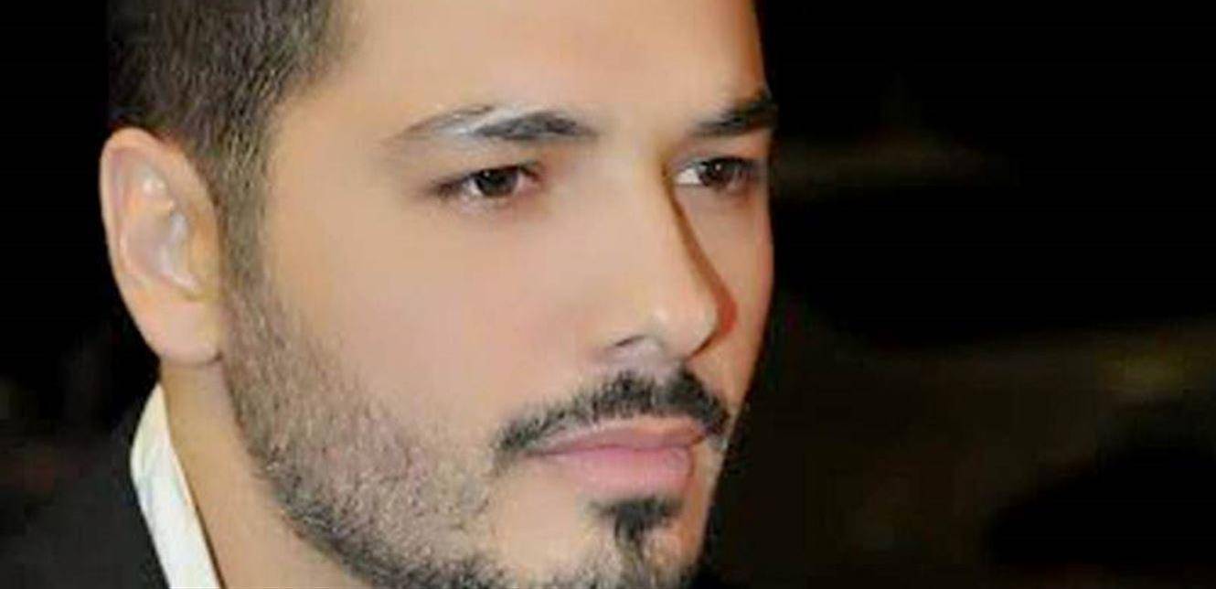 رامي عياش يغسل قدمي والده (صورة)