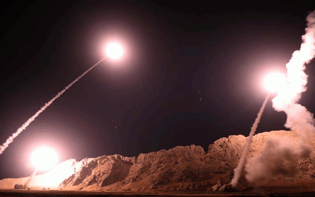 ايران توجه صفعة صاروخية لواشنطن وترامب يتراجع