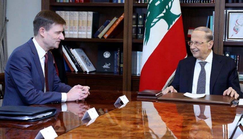 تلاقي أميركي ــ فرنسي لدعم لبنان رغم الإنقسام... إذا الحكومة مُطابقة لشروطهما
واشنطن تُعدّل قرارها وتوفد هيل...آخذة بعين الواقع بقاء 3 سنوات لعهد عون
رهان فرنسي على الناشطين لاستعادة الأموال المنهوبة مُتمثّلة بـ«كاهن الإعتراف»