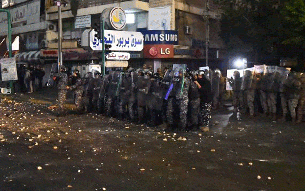 غرف سوداء تـتحرّك لإشاعة الفوضى وإشعال الـفـتـن المذهبيّة فـي الشارع
افتعال المتاريس في وجه الـرئــىــس الـمكــلّـــف مغامرة بمصير الــبلاد