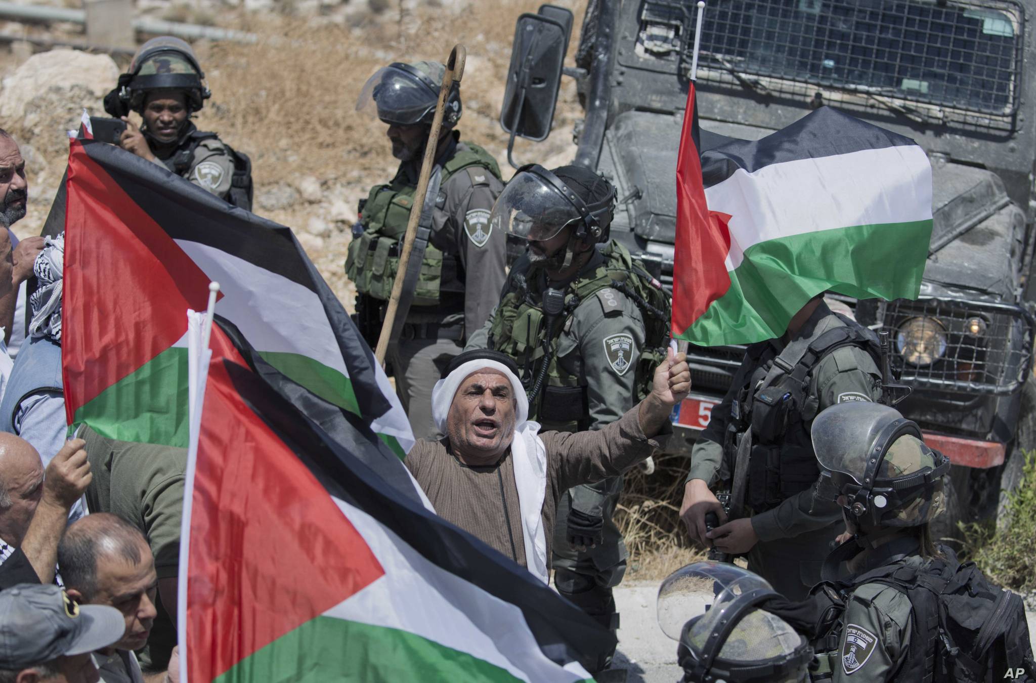 الإحتلال يستهدف موقعاً للمقاومة في غزة
الإتحاد الأوروبي: لا خطة سلام ناجحة بدون اتفاق جميع الأطراف