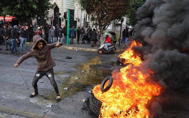 كيف تبدو طرابلس بعد مئة يـوم مـن الحراك؟ صرف عمّال ... خفض رواتـب ... تـلاعب بالدولار والجوع يتفّشى