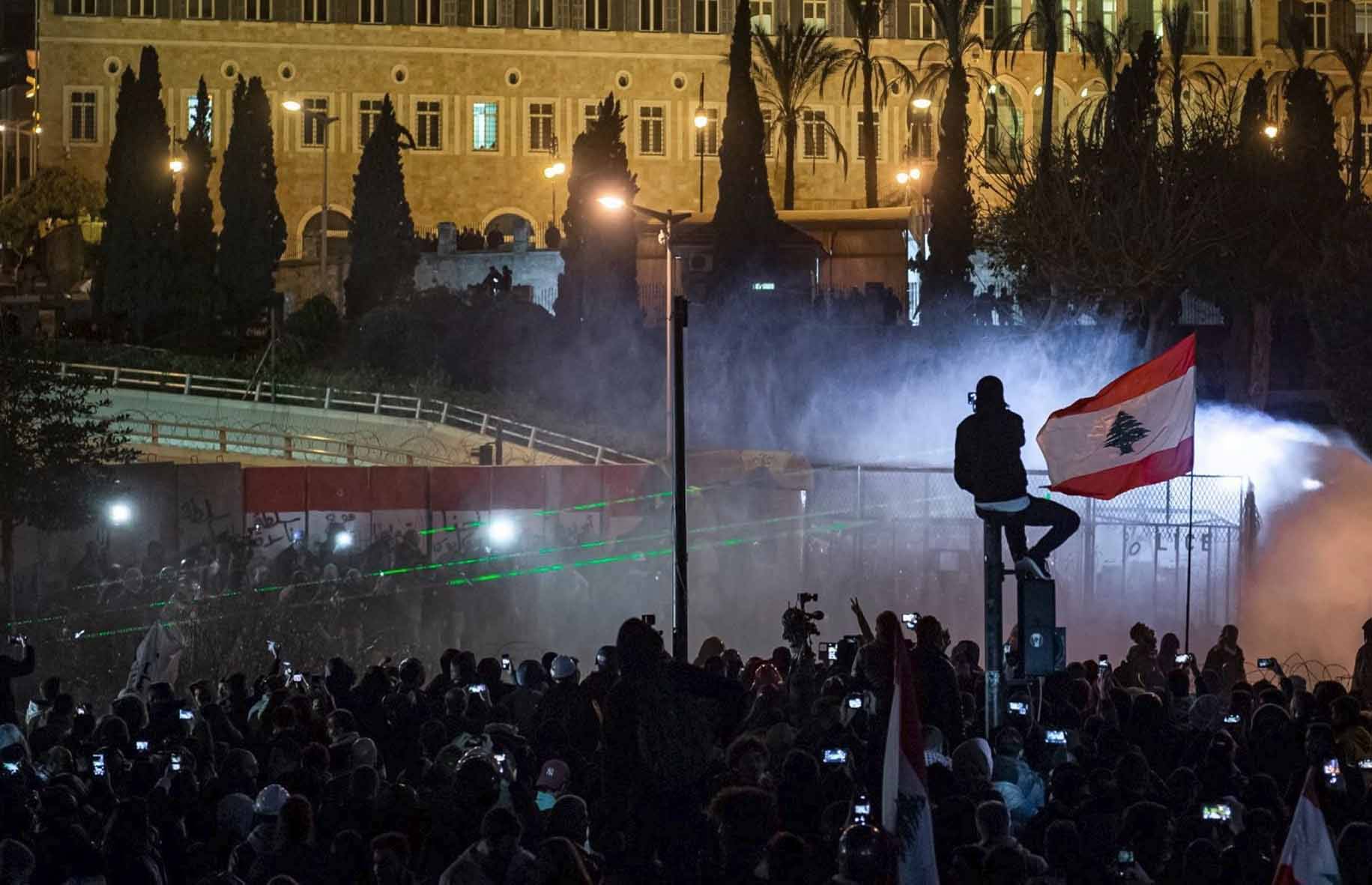 إنتفاضة أم شغـــب .. ولأيّ أهــــداف ؟
شمالـيّون انسحبوا مـن ساحات بـيروت .. فمن هم الـمشاغبون ؟
