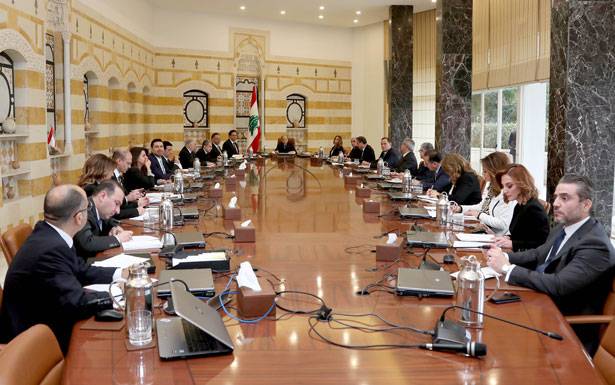 مصادر محيطة بدياب : الحكومة هي حكومة ربط نزاع مع الأميركيين وموقـف بـومبيو لا يُعبّر عـــن موقـف الإدارة الأميركيّة