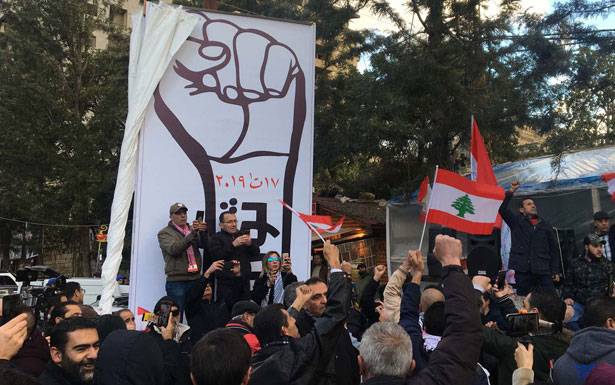 هل ستجمع «المصيبة « الحريري وجعجع لمواجهة حكومة دياب ؟ 
مصادر الطرفين: الهوّة عميقة والجرّة مكسورة ولا توافق إلاّ على حجب الثقة!