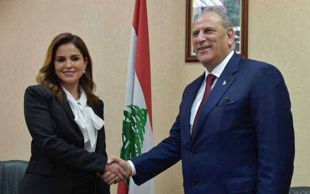 تسليم وتسلّم في «الإعلام»