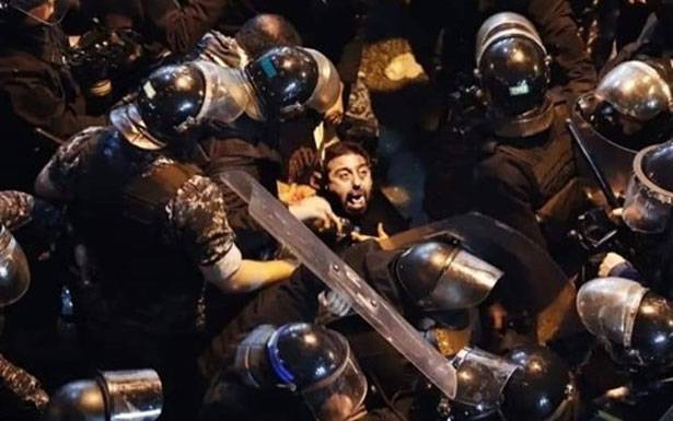 تحاشوا انهيار المحبة بين العسكر والشعب