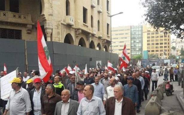 العسكريّون المتقاعدون من صور : مُندسّون في الحراك يستنفرون عناصر مُؤسّساتنا العسكريّة ويعتدون عليهم