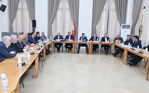 إجتماع لجنة الاتصالات بحضور شقير