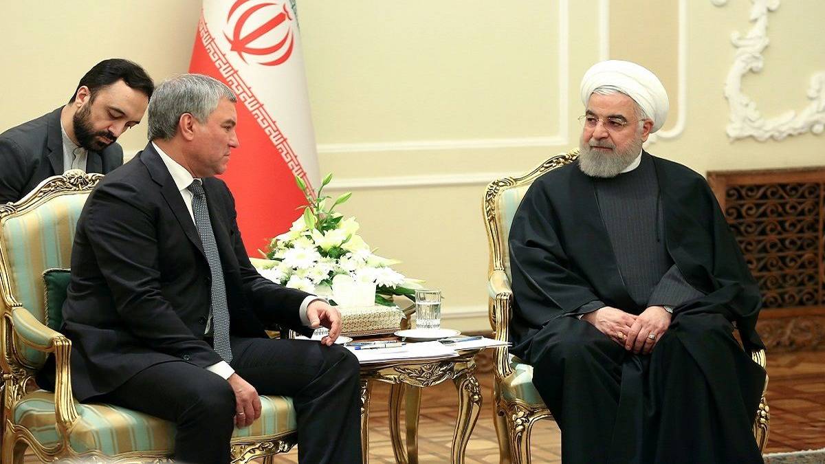 روحاني ورئيس مجلس الدوما الروسي
يبحثان العلاقات الثنائيّة لتطويرها