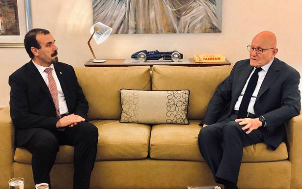 سلام التقى سفير الجزائر
