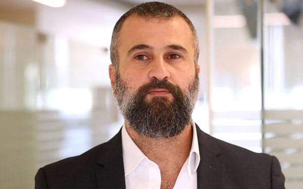 تقدّم بشكوى ضدّ واصف الحركة