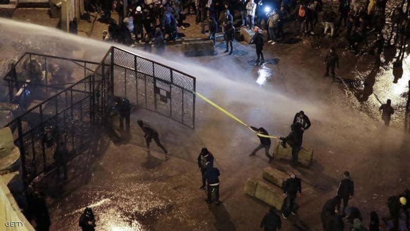 هل تؤدي المواجهة بين المنتفضين وأنصار السلطة الى حرب؟